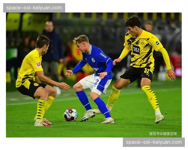 战术板:解析达姆施塔特为何采用五后卫阵型仍难阻败局 战术板:解析达姆施塔特为何采用五后卫阵型仍难阻败局