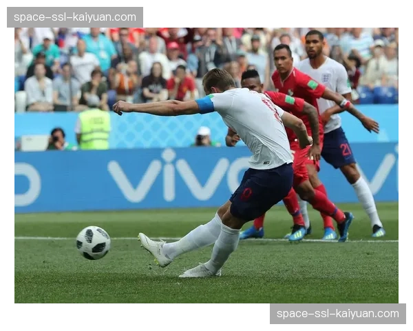 实时：凯恩点球命中，打入本赛季联赛第30球