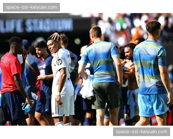 巴黎圣日耳曼全员健康，姆巴佩领衔攻击线挑战利物浦